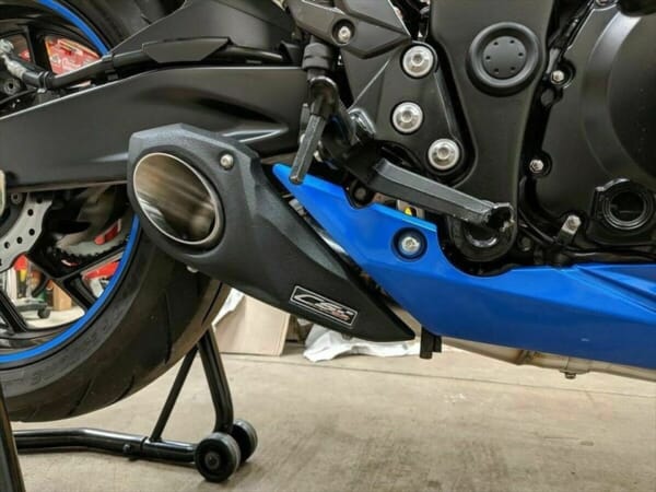 GSX750にMOTOGPのようなサイド出しマフラーでかっこよく！｜AxxL