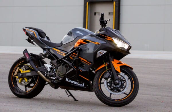 NINJA400/Z400 好きなポジションに設定できるアルミサブケージ｜AxxL