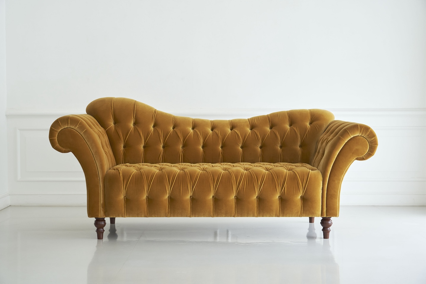 マルニ木工がクラシック家具「Tradition」シリーズをリブランディング