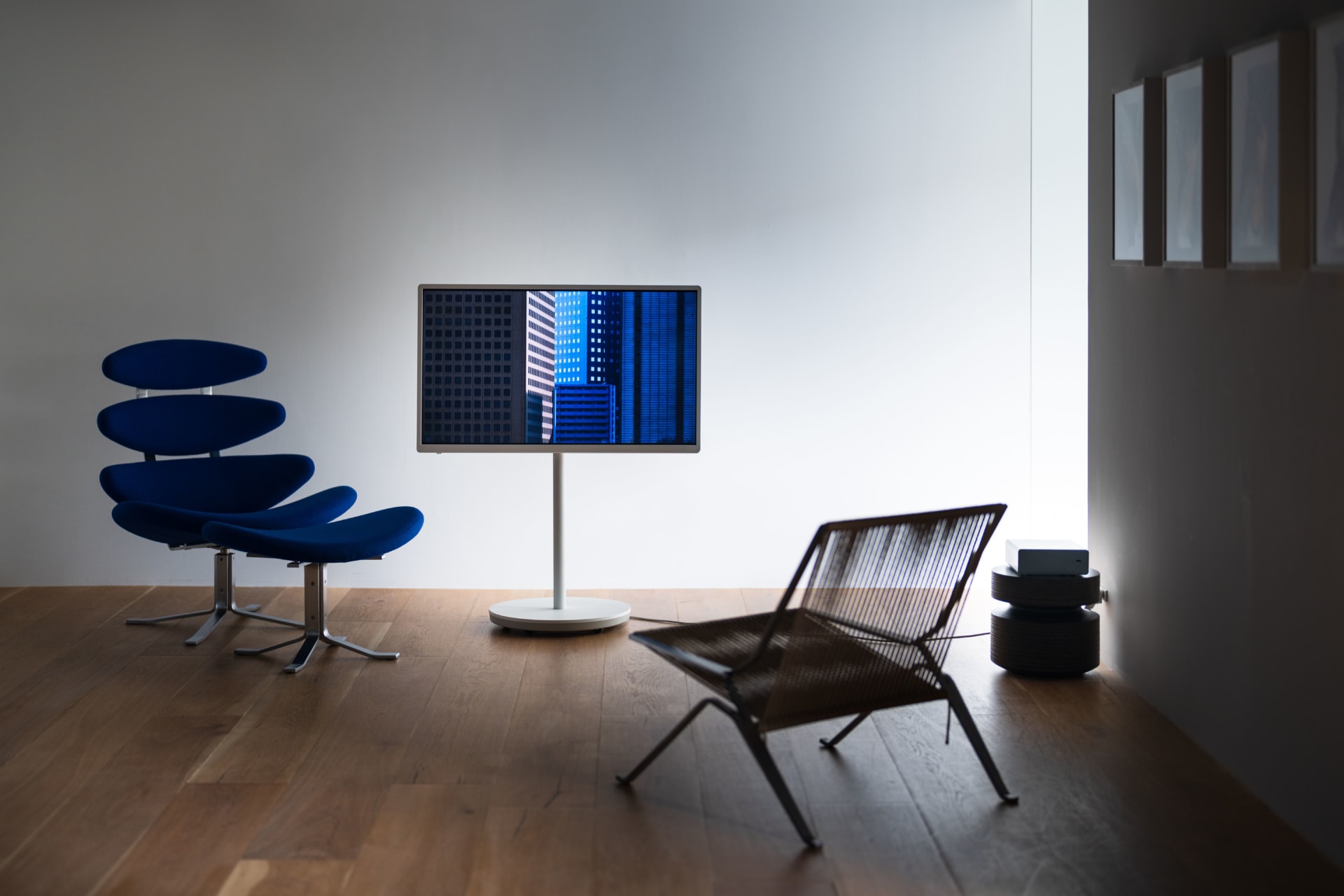 インテリア視点から⽣れた パナソニックのレイアウトフリーテレビ「TH