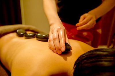 ホットストーンセラピー｜名古屋市栄で鍼灸治療、マッサージならボディ