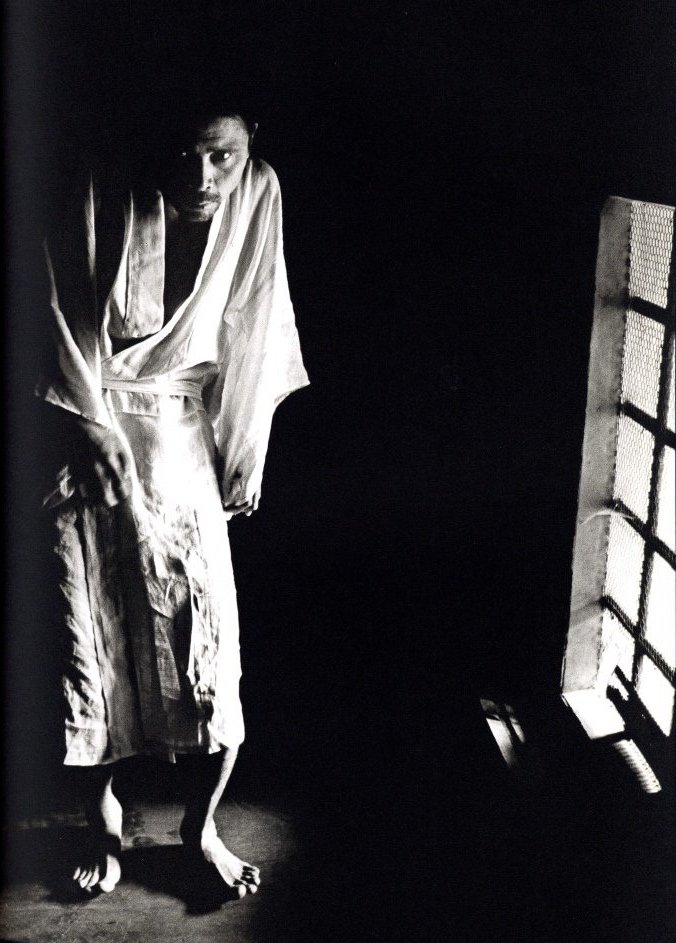 鎌鼬（普及版） / 写真：細江英公 舞踏：土方巽 | 小宮山書店 KOMIYAMA