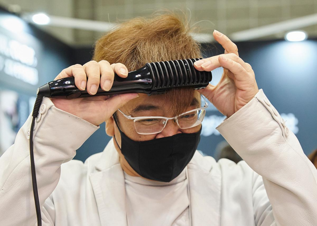 髪をとかすように楽々！ ブラシ型の「Twinアイロン」 | ビュートピア