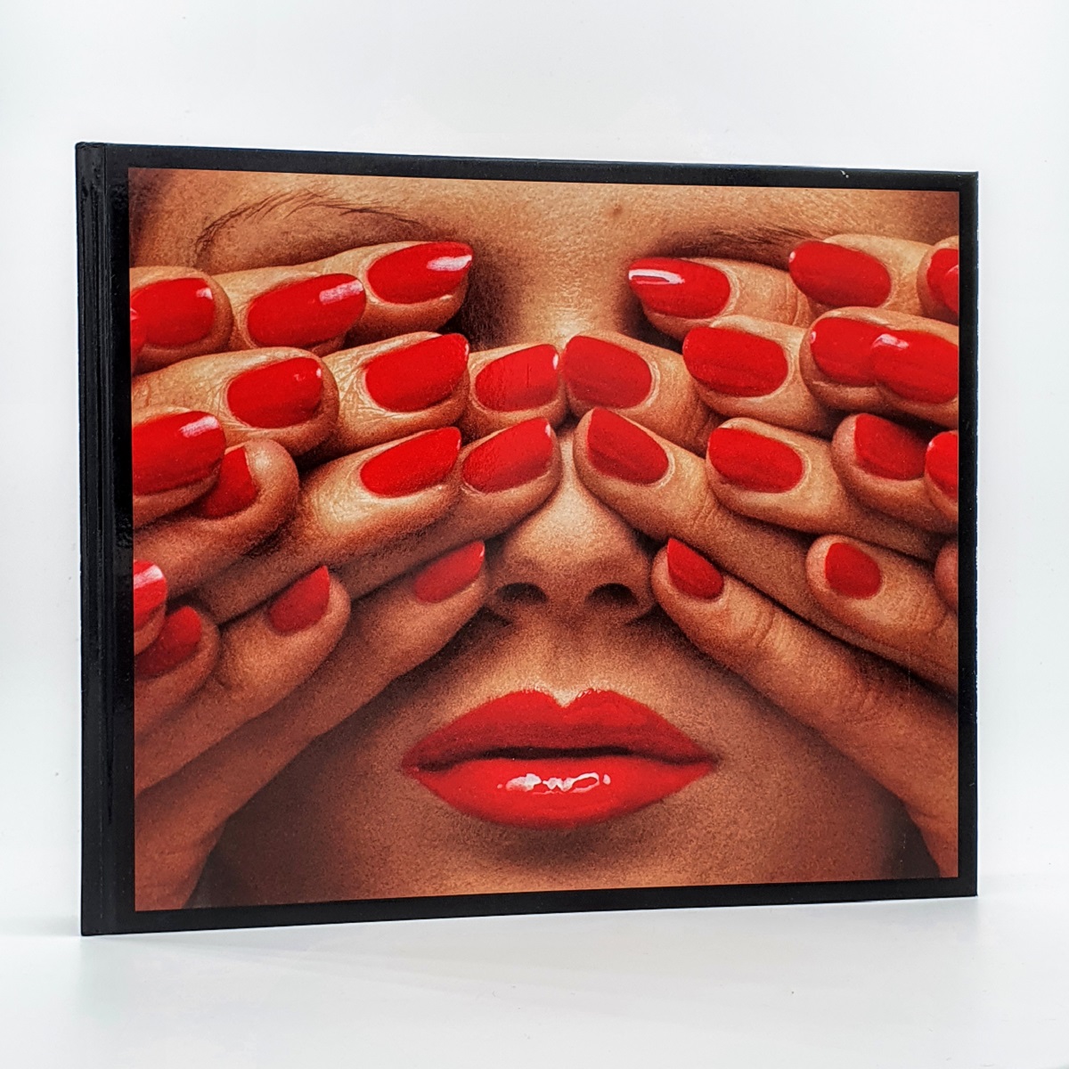 Guy Bourdin. In Between | Beaux Books