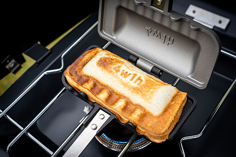 このアイデアはなかった！1枚の食パンで作るホットサンドメーカーが