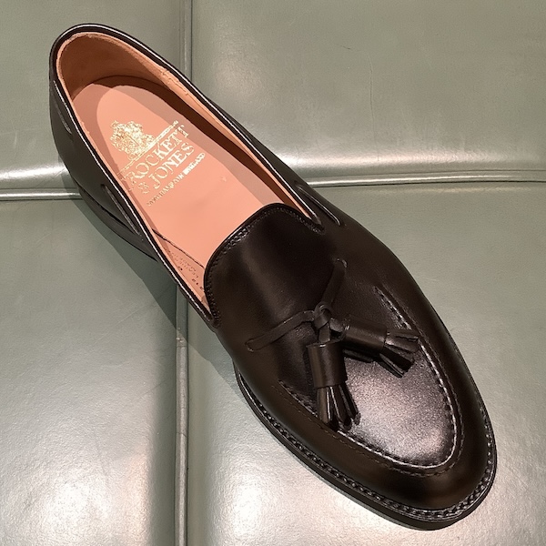 クロケット＆ジョーンズの定番タッセルローファー 【キャベン