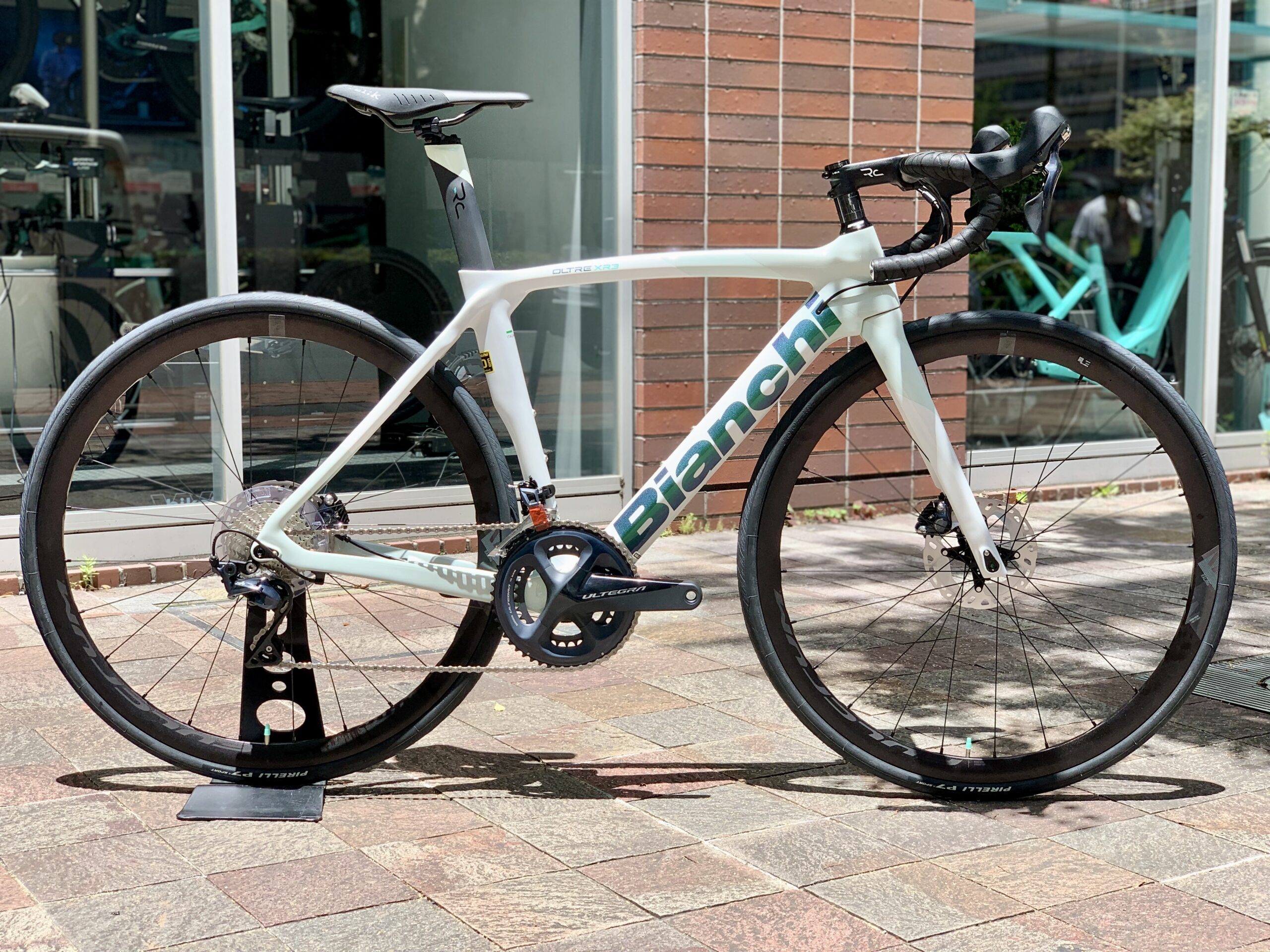横浜】「OLTRE XR3」WHITEカラーが新たに入荷いたしました！ - BIANCHI