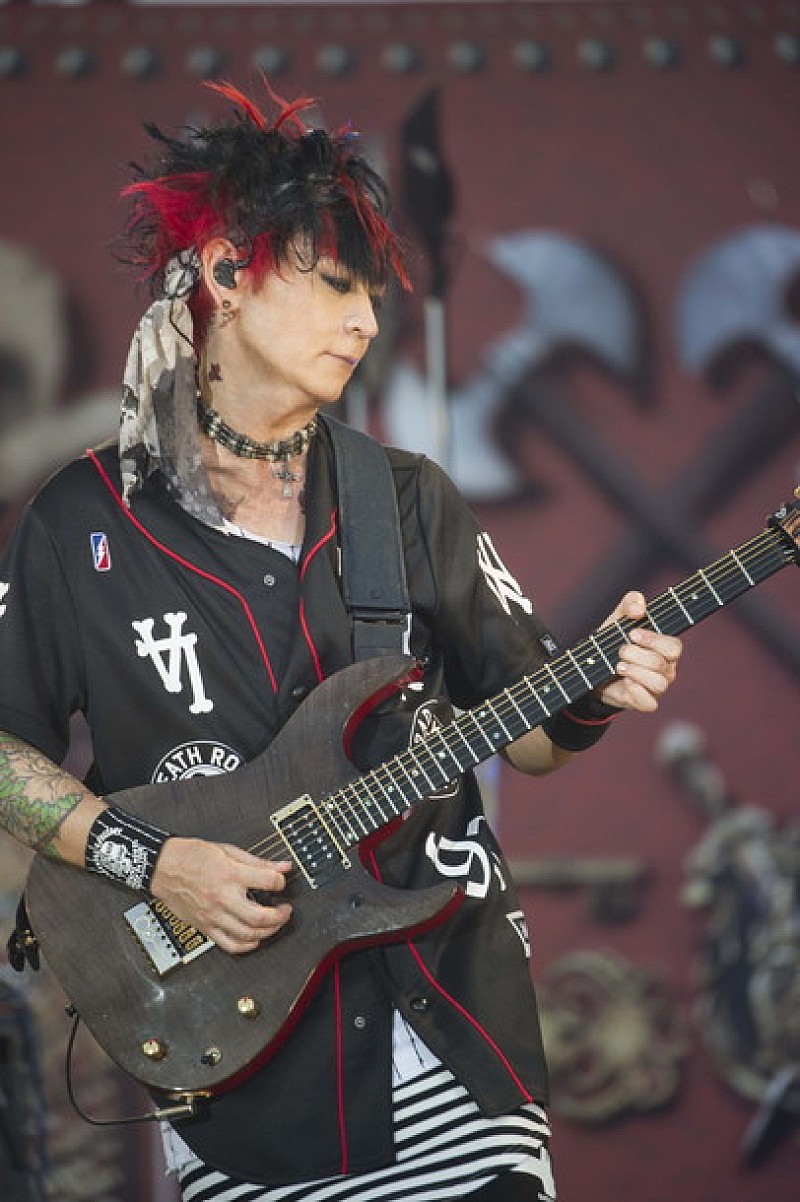 VAMPS 「夏を頂きに来たぜ」ken（L'Arc～en～Ciel）も登場した【BEAST