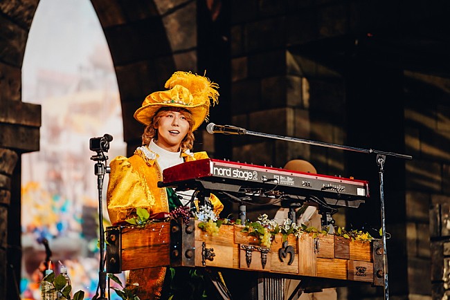 ライブレポート＞Mrs. GREEN APPLE 巨大なバベルの塔と圧倒的な演奏に