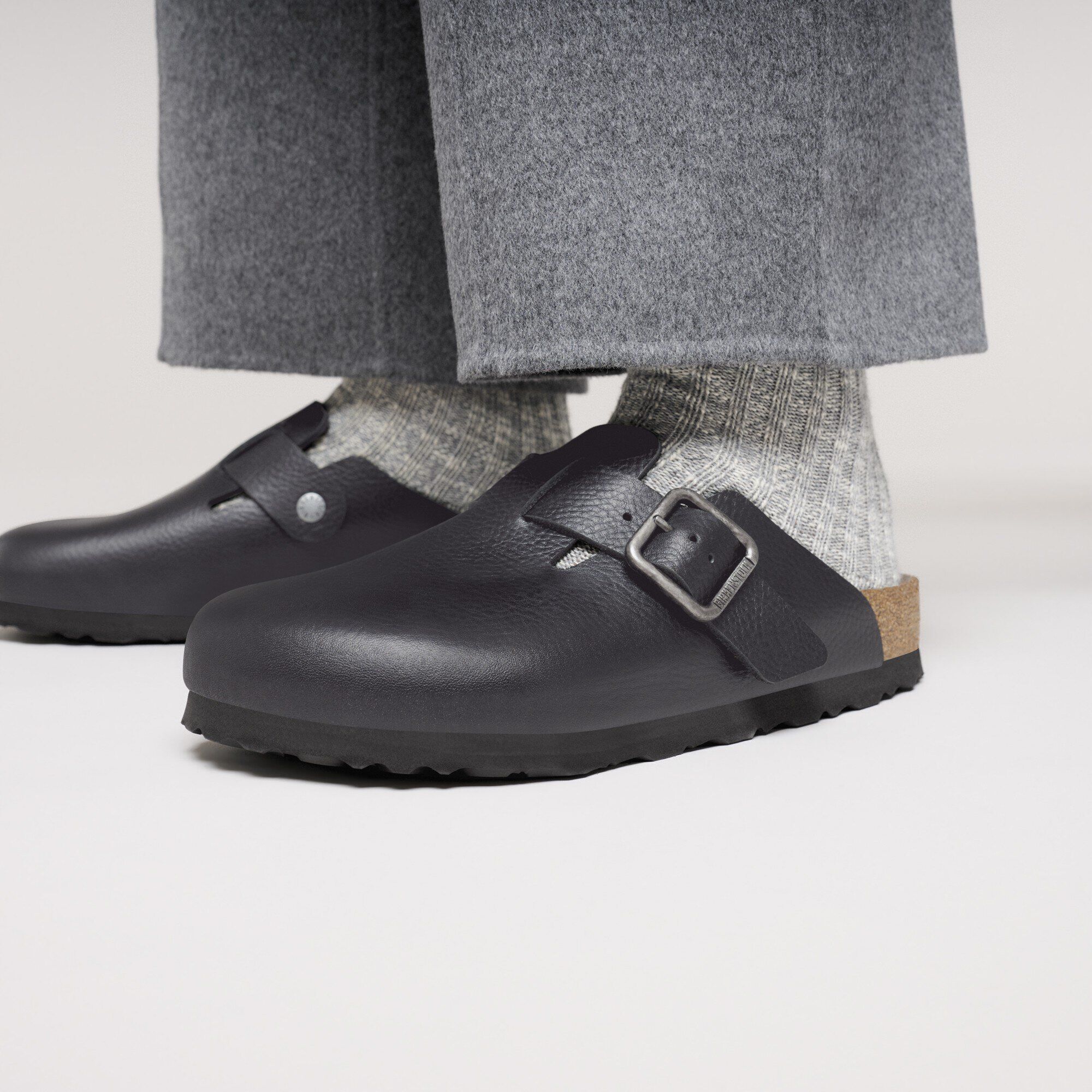 Boston Wire Buckle Leather in Color Vintage Wood Black