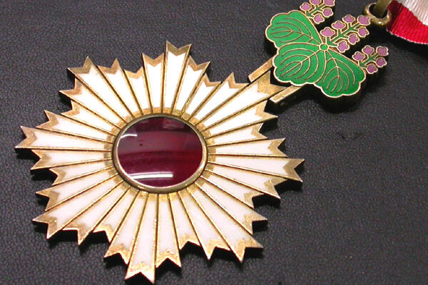 勲章 | 貴金属・ダイヤモンド・ブランド品買取専門店バイセラジャパン