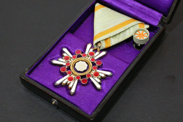 勲章 | 貴金属・ダイヤモンド・ブランド品買取専門店バイセラジャパン