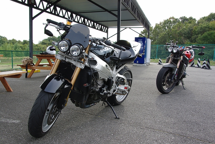 ストリートファイター系バイクのバグアイヘッドライト【ブラック