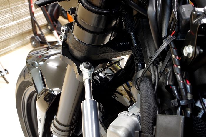 カワサキZX-25R SE（2023） YSS製ステアリングダンパーに交換