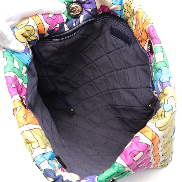 シャネル(CHANEL)シャネル ロゴプリント キルティング トートバッグ