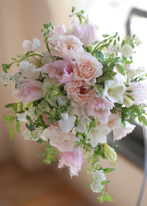 チューリップ'ハウステンボス'のナチュラルブーケ｜生花ブーケ（SWEET