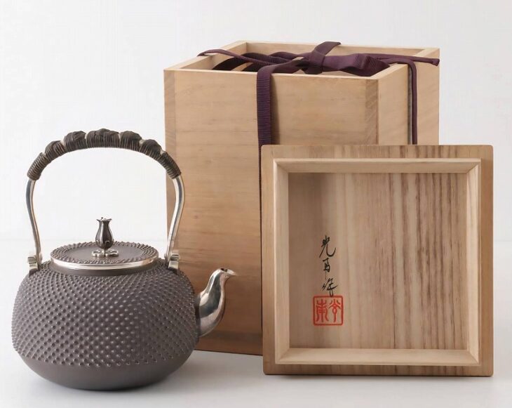 石黒光南 作 純銀 玉霰 湯沸 銀瓶 共箱 煎茶道具 ｜骨董品買取・和楽器