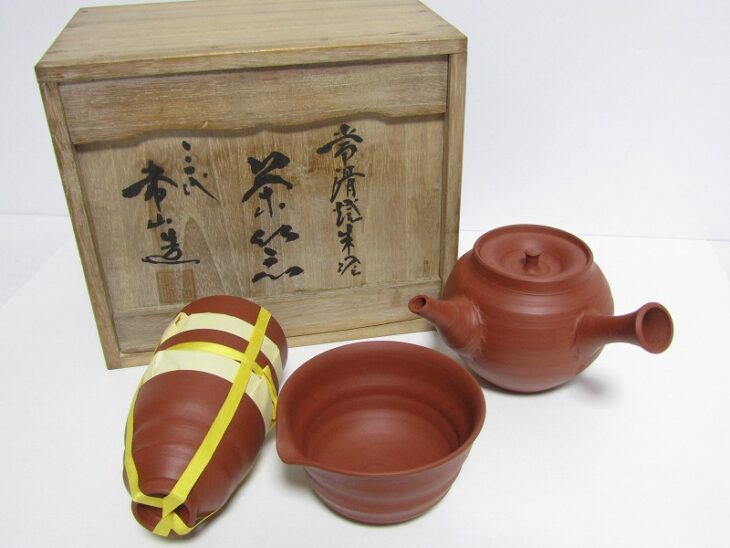 東京都板橋区赤塚にて、常滑焼 人間国宝 三代 山田常山 朱泥 煎茶器揃