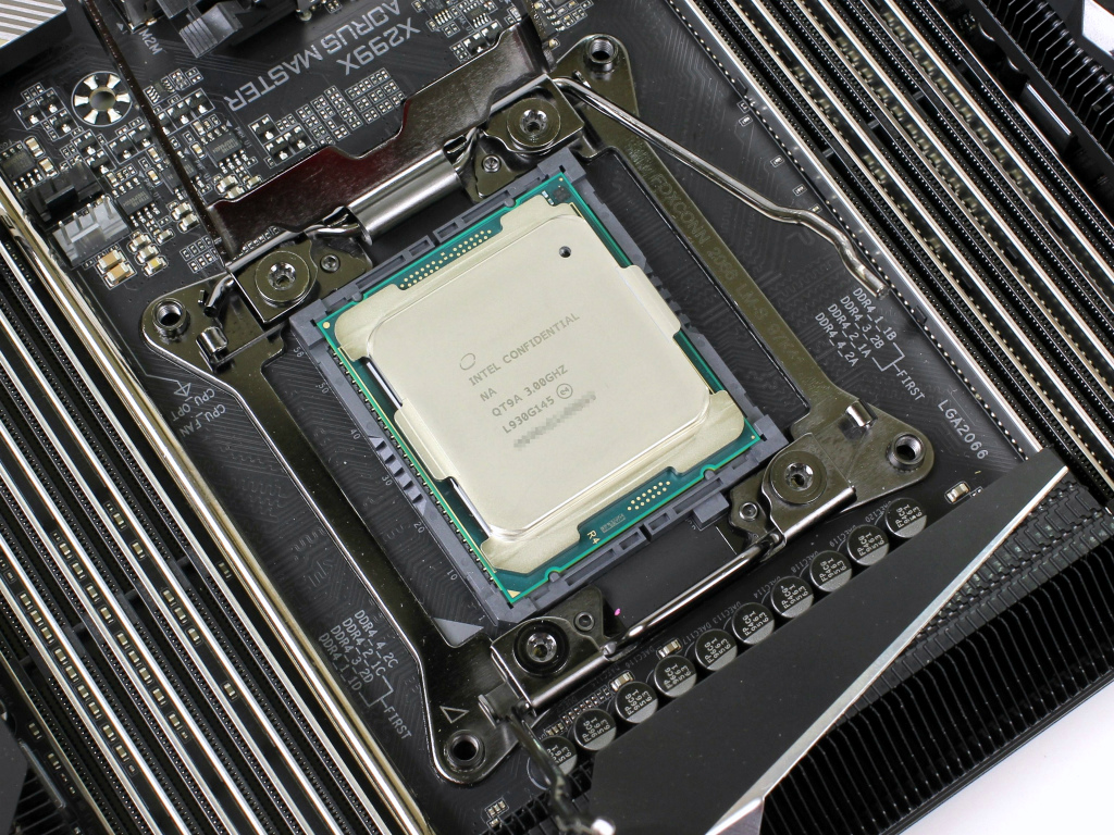 1,000ドルを切ったIntel最上位CPU「Core i9-10980XE」ファースト