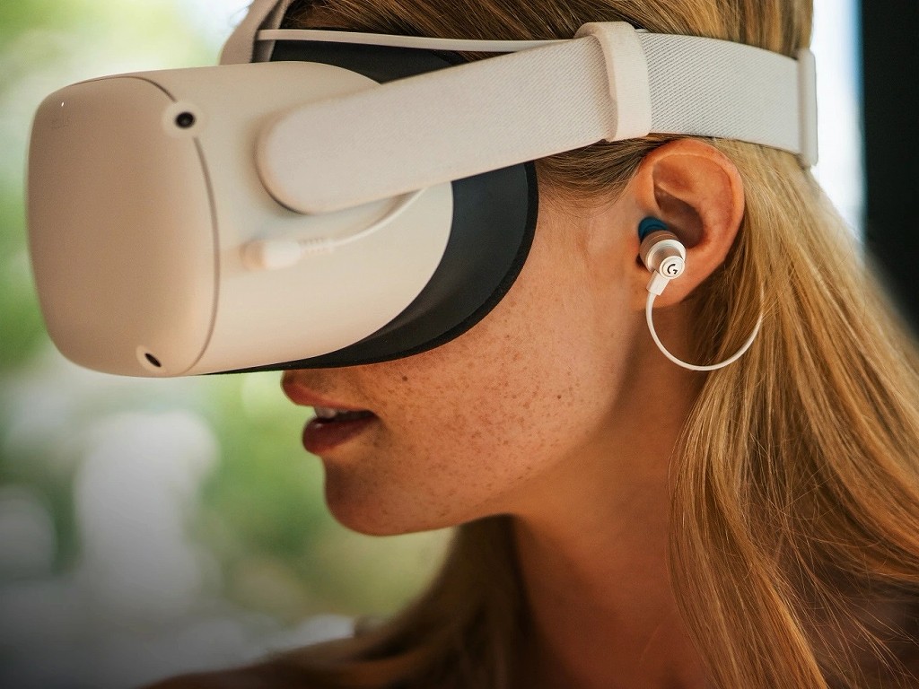 Logitechから、「Oculus Quest 2」の没入感を高めるVR向けイヤホン