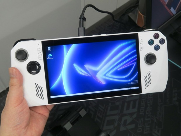 ASUS、Ryzen Z1 Extreme搭載のポータブルゲーミングPC「ROG Ally」を約