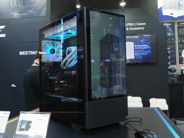 COMPUTEX：国内代理店も太鼓判。15.6型液晶を搭載したミドルタワーPC