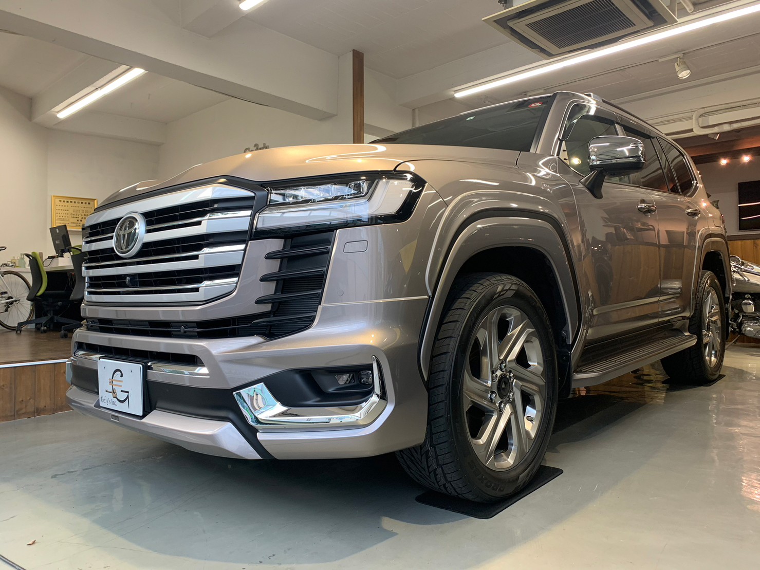 トヨタ ランドクルーザー300ZXのグリルをGRグリルに交換