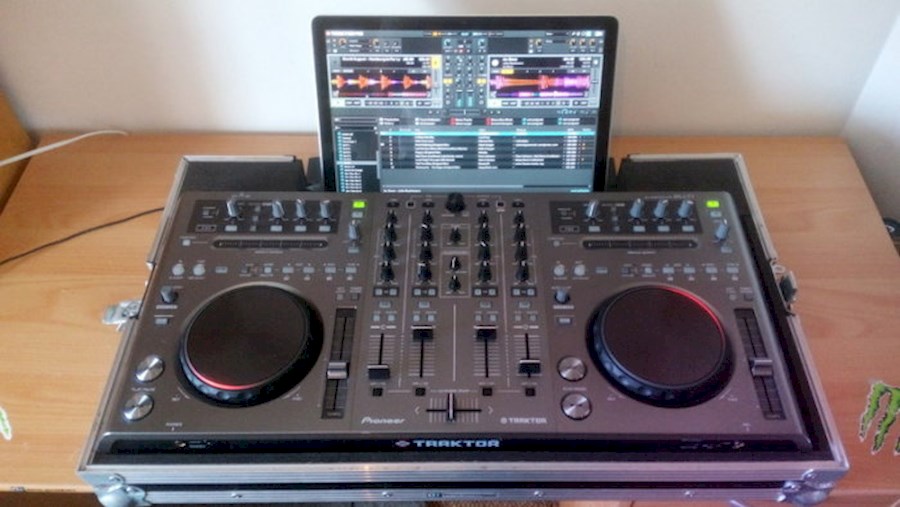Rent a Pioneer DDJ-T1 dj cont, from € 35,00 from Michel in Liège
