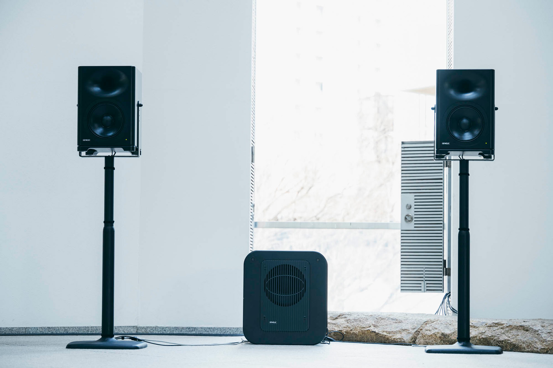 蓮沼執太「unpeople-初演-」：モニタースピーカーでありながら小規模な