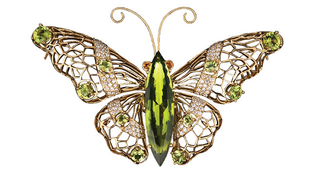 Jeweled Butterflies Welcome Spring（宝石で飾られた蝶が春を迎える）