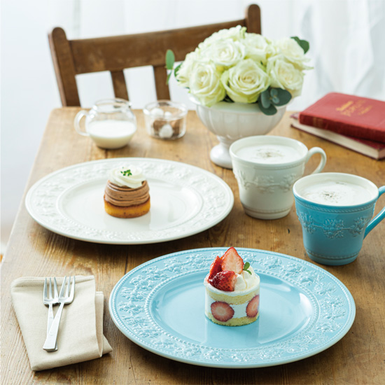 ウェッジウッド フェスティビティ (アイボリー・ブルー) プレート27cm