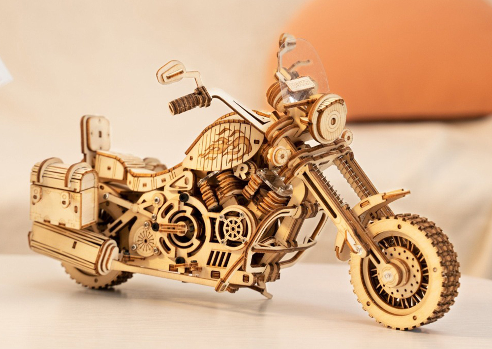 大人の休日】バイクに乗れない日は家で木製クルーザーバイクを製作