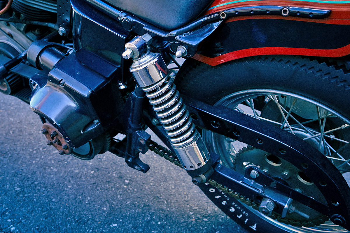 リアサスペンションの歴史や種類、メンテナンスについて｜ハーレー