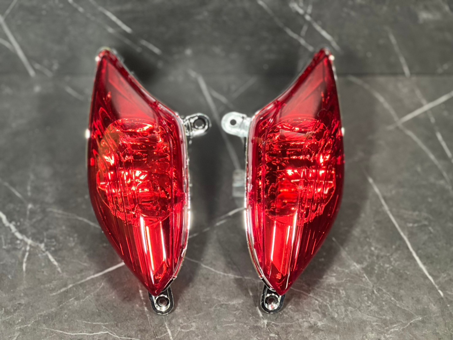 シグナスX 3型専用ウインカーレンズ｜選べる3色でスタイリッシュにカスタム