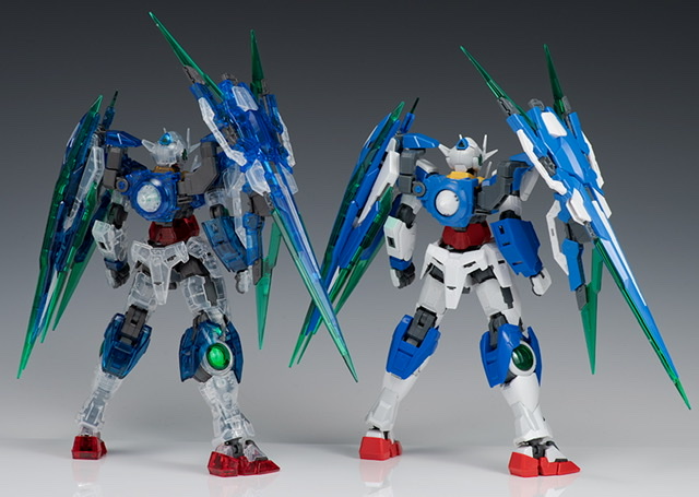 Review The Gundam Base Limited RG 00 Qan[T] Full Saber Clear Color