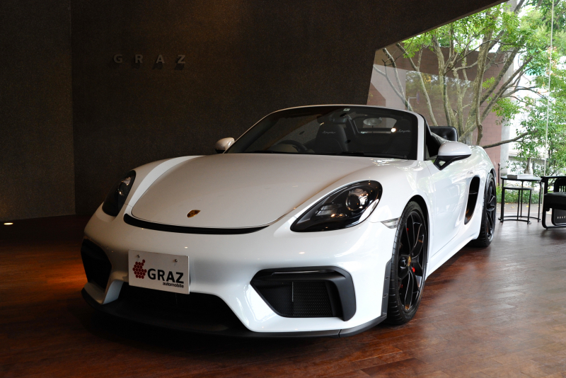 ポルシェ 718スパイダー キャララホワイトメタリック サテンブラック