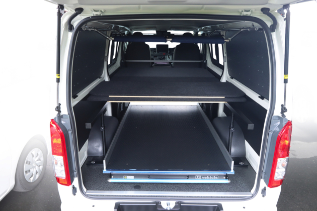 SH床貼り加工の上にユーアイビクルスライドフロアを設置しました