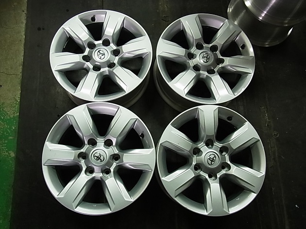 トヨタ新型ランドクルーザープラド純正ホイールの色変え塗装｜アルミ