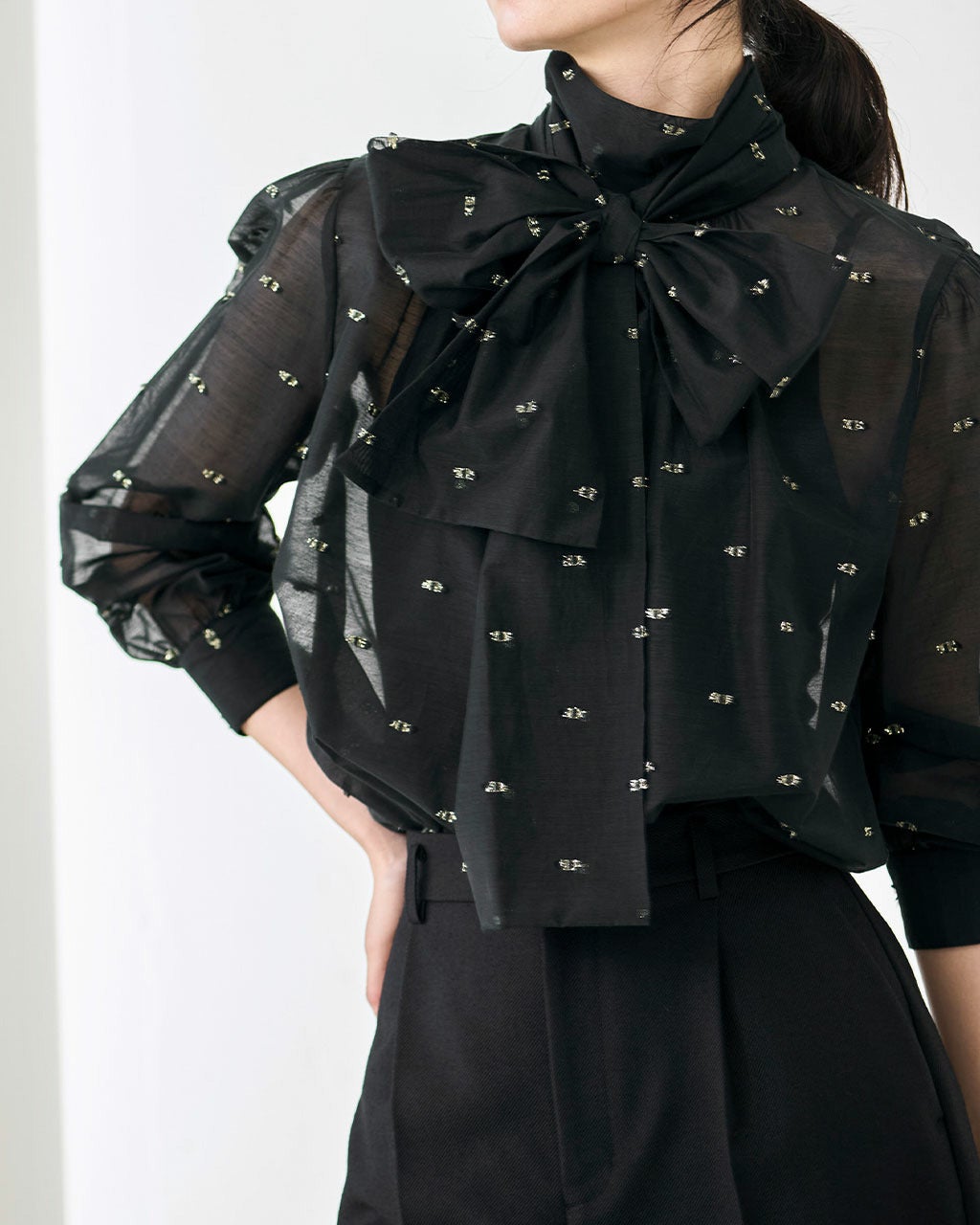 シアージャカード・ボウタイブラウス/DoCLASSE