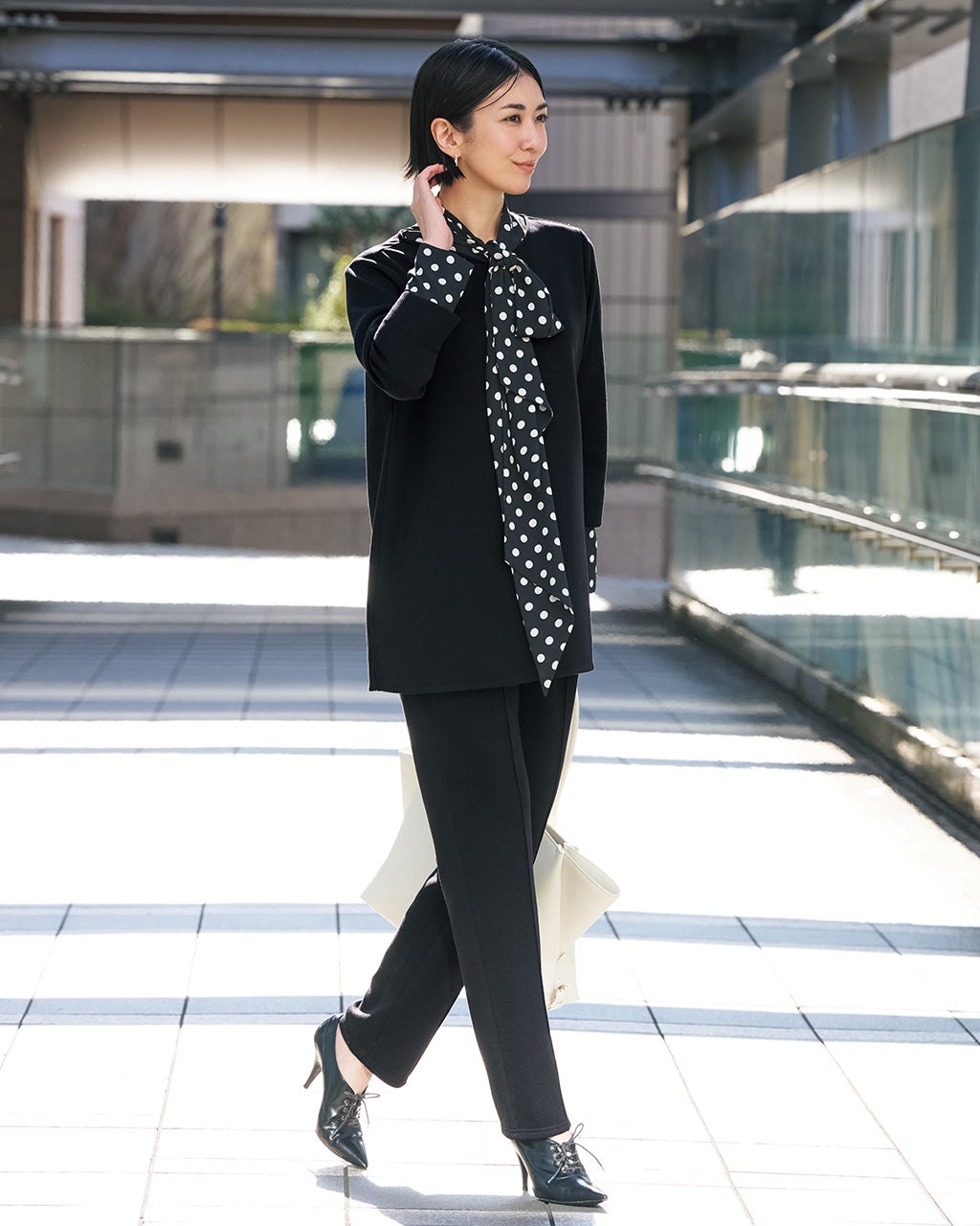 ライトダンボールニット・浅Vフレアトップス/DoCLASSE