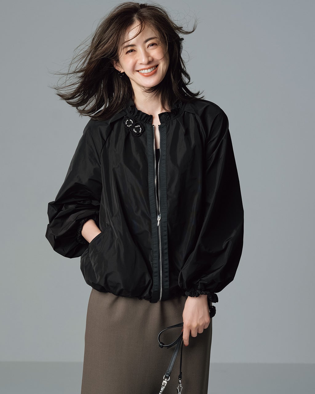 フリルスタンドカラー・タフタブルゾン/DoCLASSE