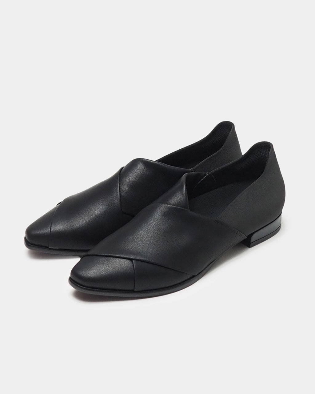 撥水ポインテッドクロスフラットシューズ/DoCLASSE