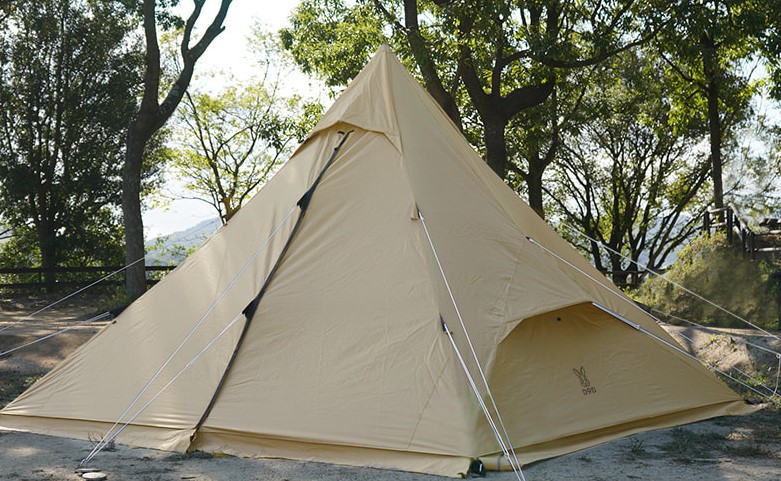 やはりピラミッドはスゴかった！？ 設営のシンプルさを突き詰めたワン