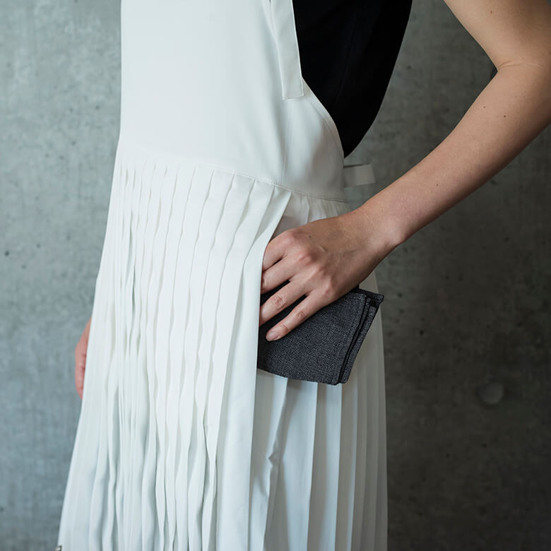 DEAN＆DELUCA×BEAMS COUTURE プリーツエプロンドレス ホワイト | DEAN