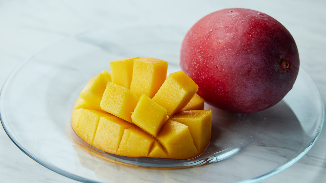 徳田農園 うるま市産完熟マンゴー＜産地直送・送料込み＞ | DEAN