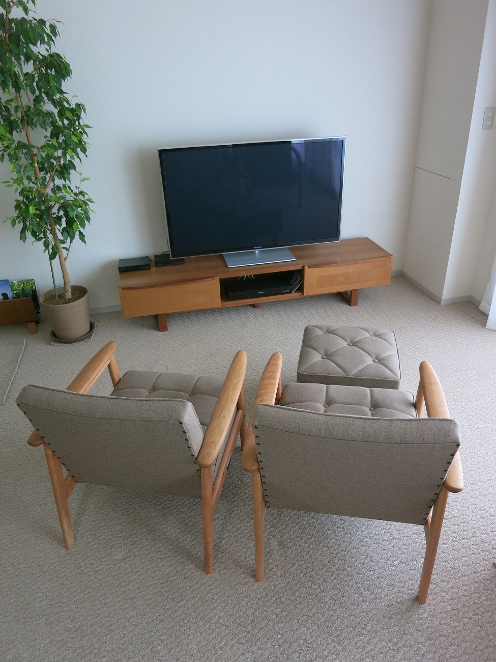 カリモク60 Kチェア1シーター フラノベージュ（チェリー材）と