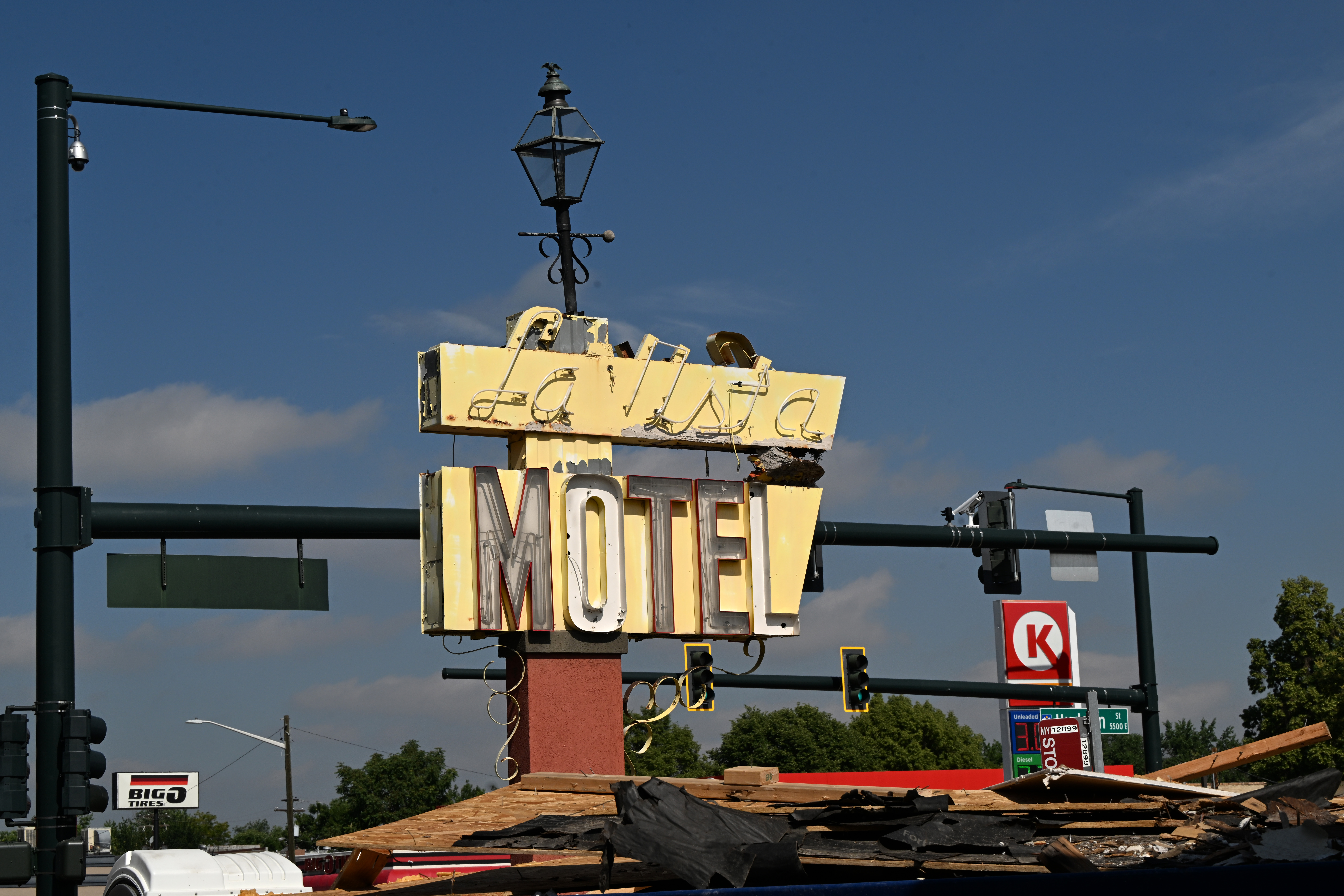 Renovated mid-century Colfax motel will have a bar/coffee shop