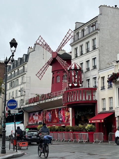 芸術の丘、モンマルトル巡る | Design Stories