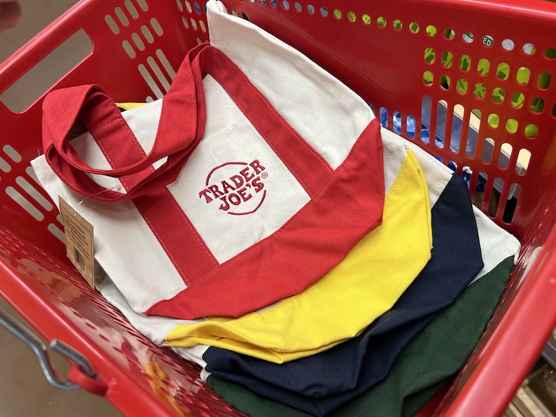 トレジョの人気すぎるミニトートに新色、各店舗からは「買えた」「買え