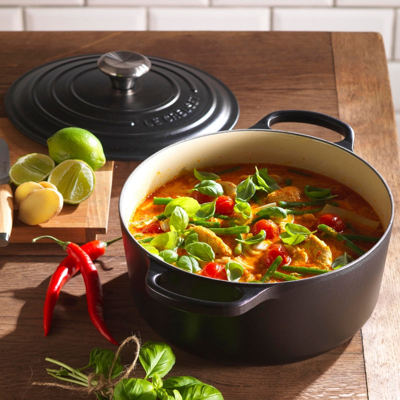 Le Creuset Signature Round Casserole - 24cm Satin Black